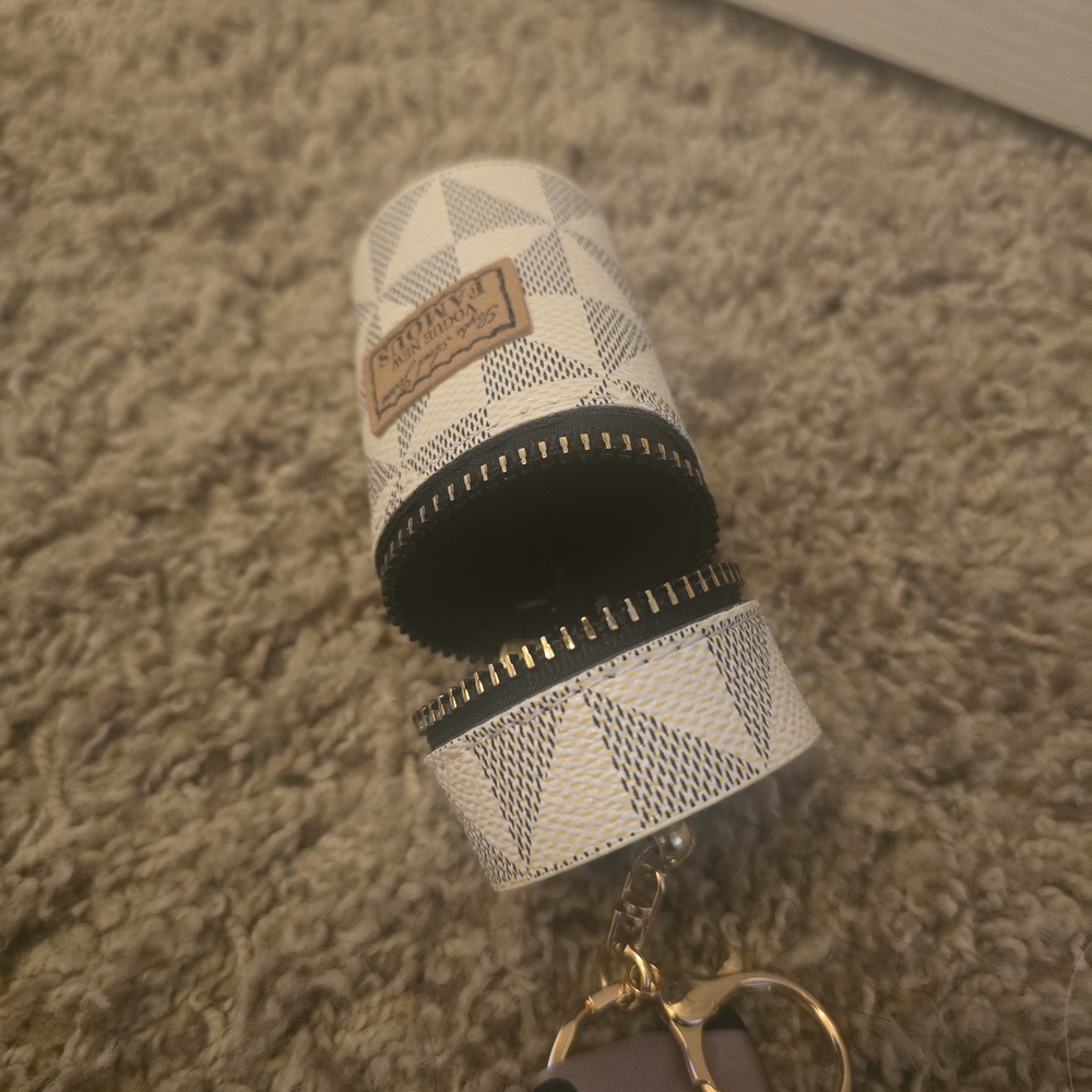 Checkered Keychain Holder with Scarf Accent - Picture 6 of 8